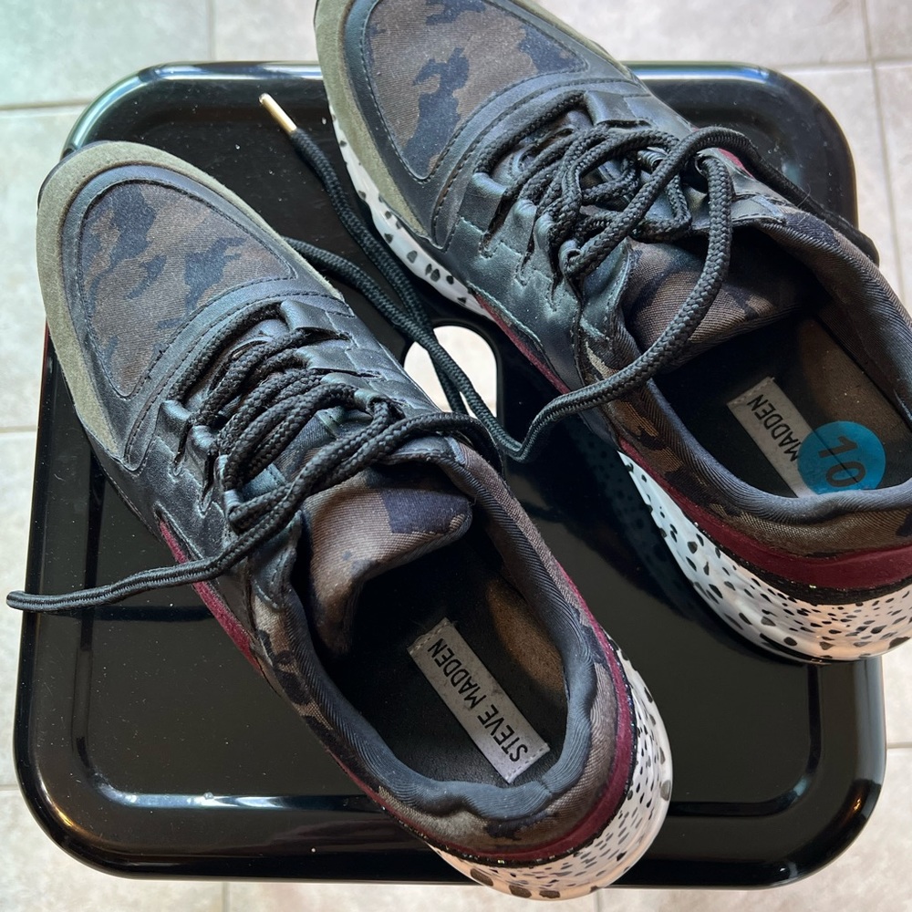 Fashion sneakers. Steve Madden